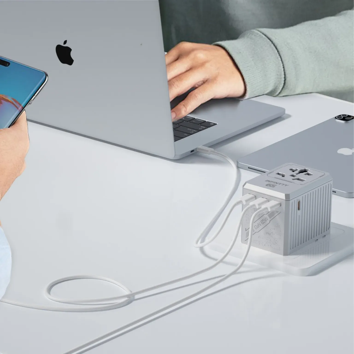 infyty ATLAS-65 Universal Travel Adapter Power Delivery 65W - Silver